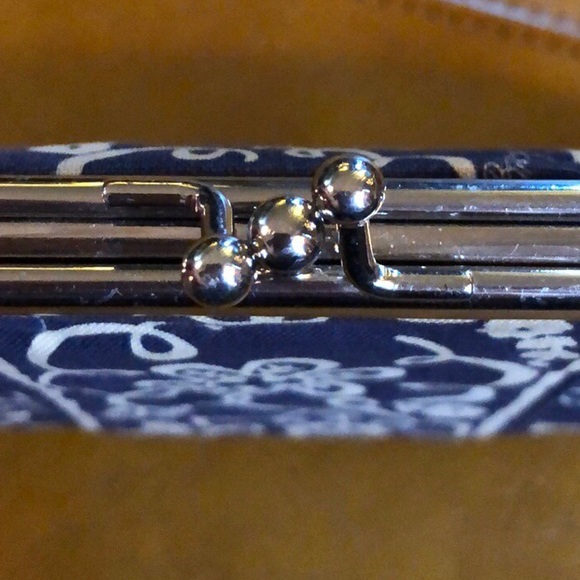 Vera Bradley Twirly Birds Navy Clutch Wallet - Picture 7 of 8